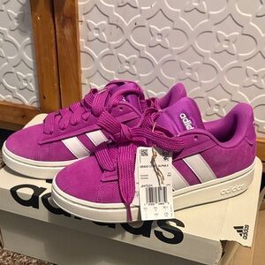 Adidas Women's Vibrant Purple Sneakers Grand Court